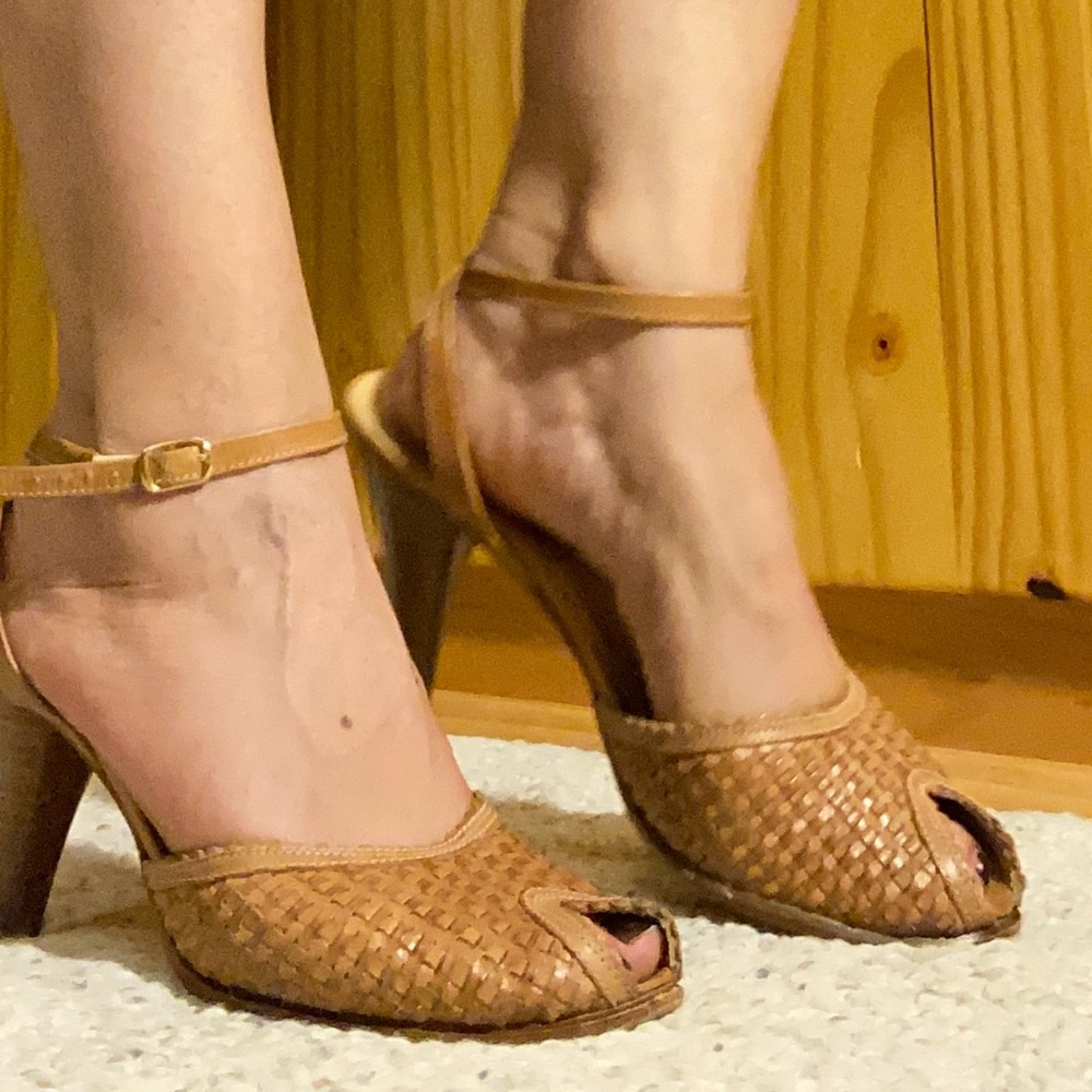 Bandolino  Summer Peep Toe Heels 7M